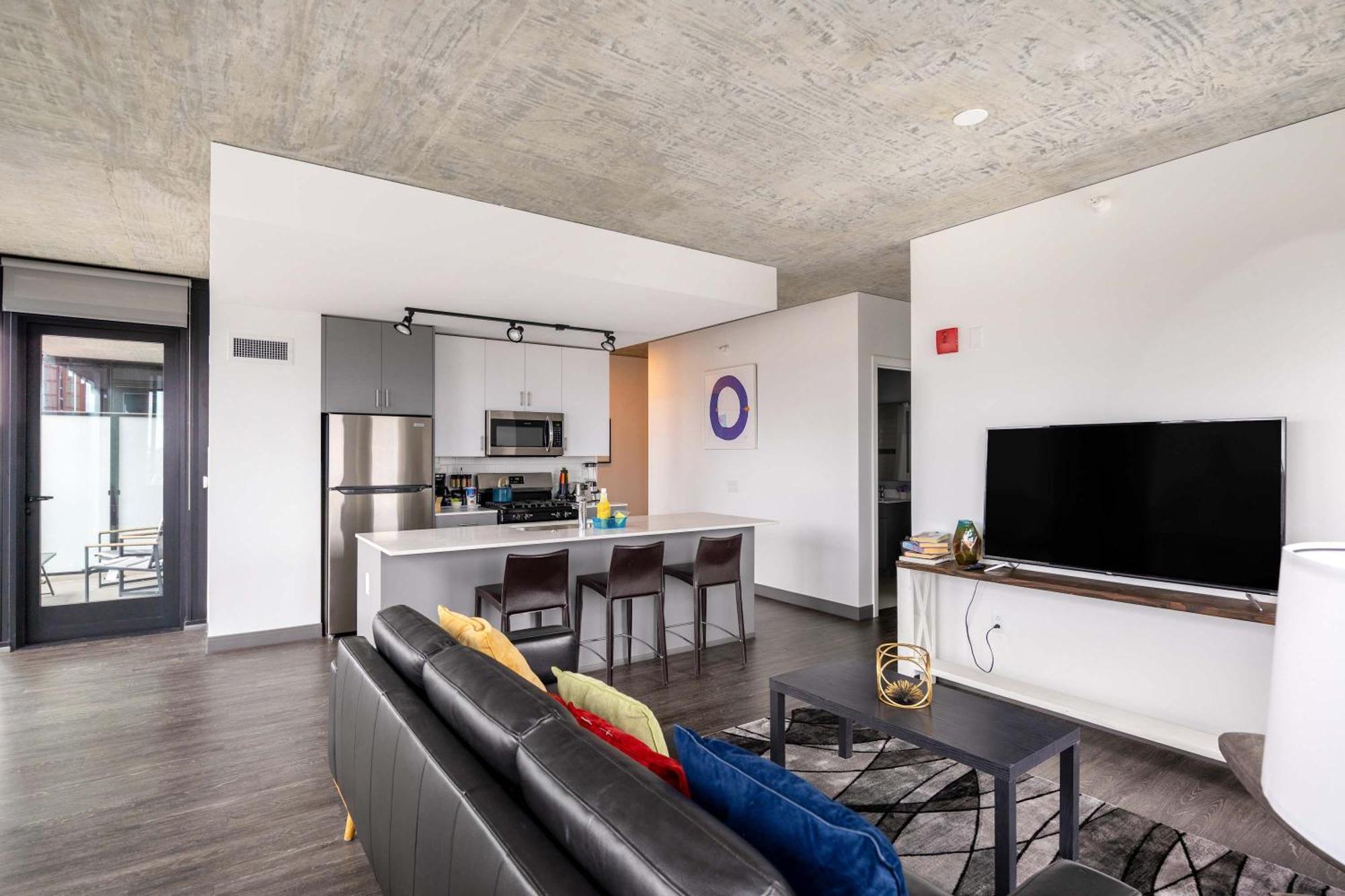 Sophisticated 3br - New Modern And Luxurious