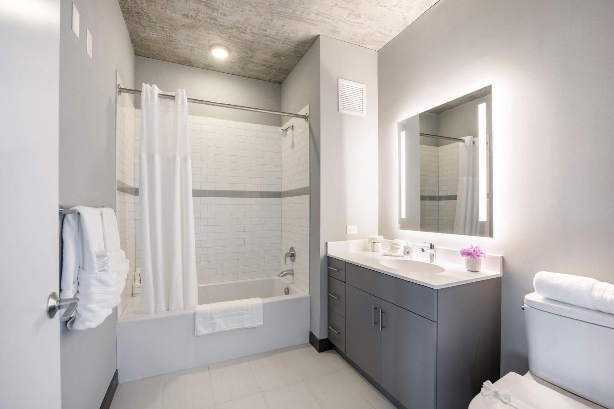 Sophisticated 3br - New Modern And Luxurious *