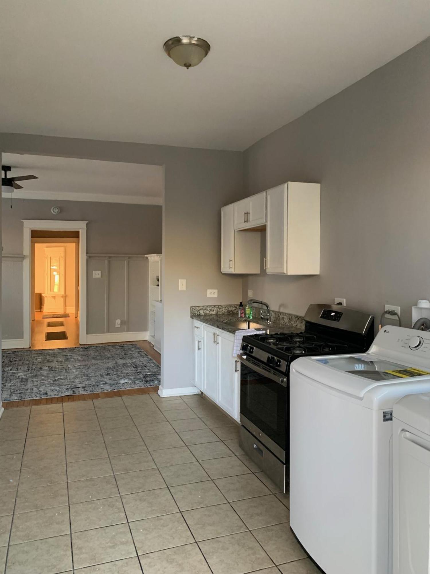 Entire With Private Balcony * Chicago