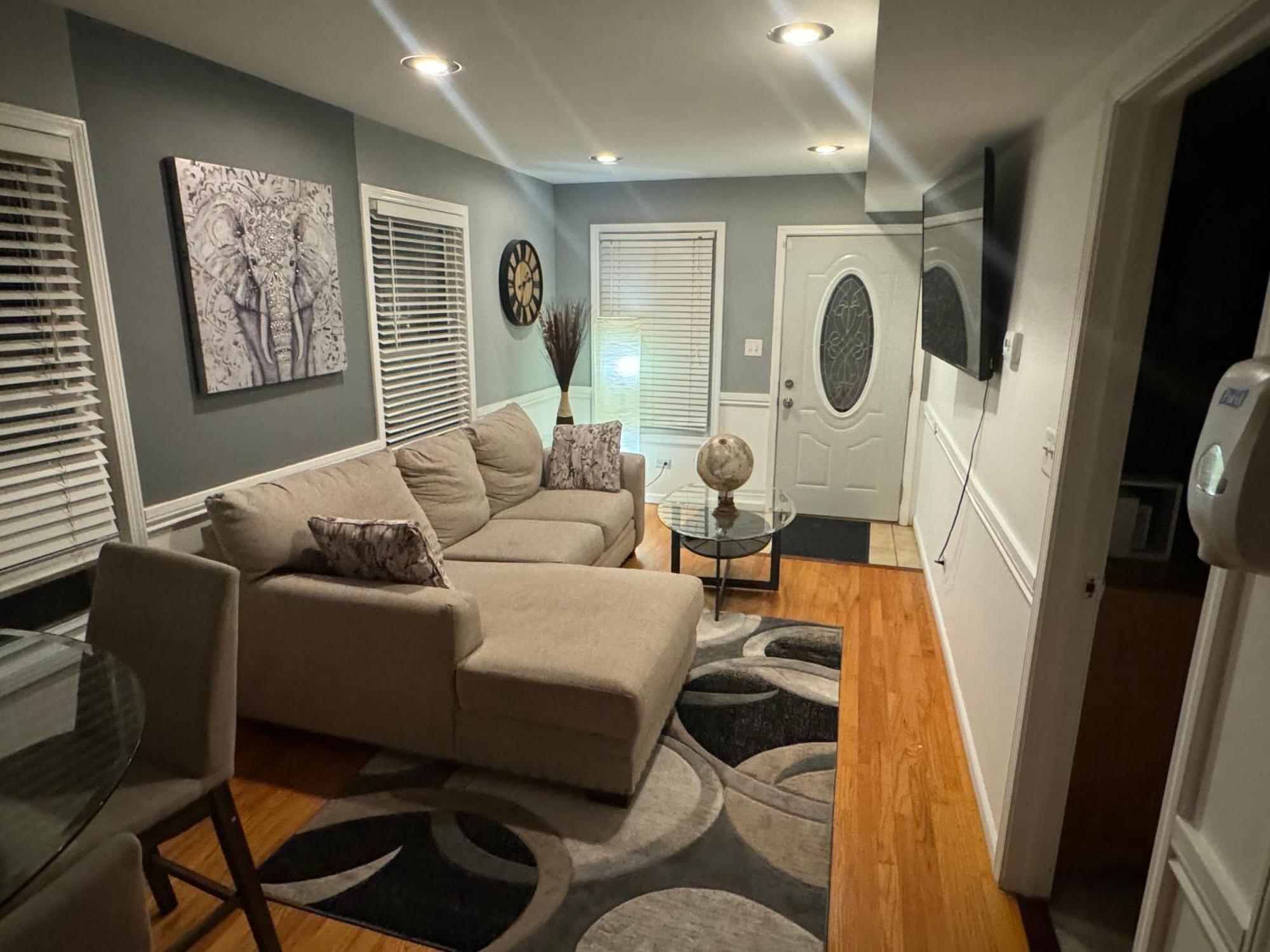 Cozy 4bd House Fireplace And Pond Chicago