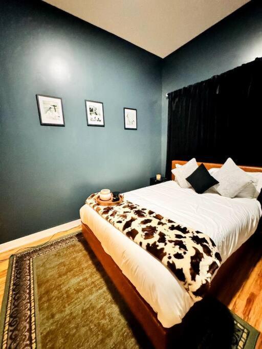 Chic Safari Haven - 2 Bd\2 Ba - Sleeps 8 Chicago