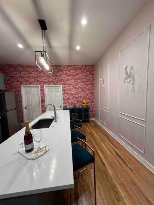 Chic Safari Haven - 2 Bd\2 Ba - Sleeps 8 Apartment
