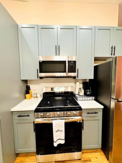 Apartment Chic Safari Haven - 2 Bd\2 Ba - Sleeps 8