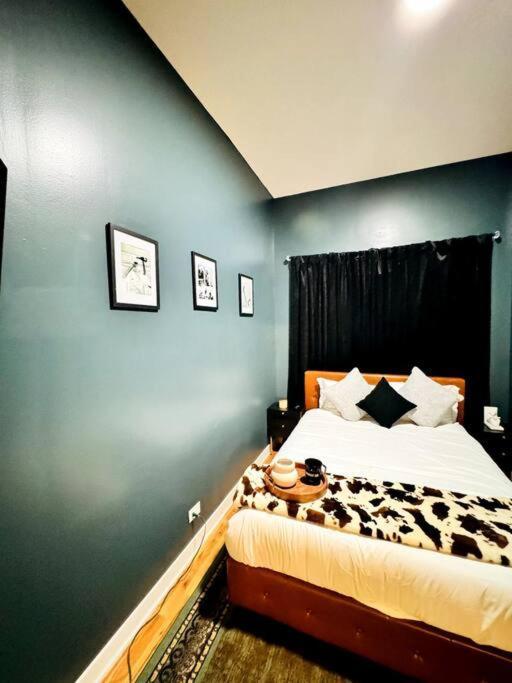 Chic Safari Haven - 2 Bd\2 Ba - Sleeps 8 Apartment *