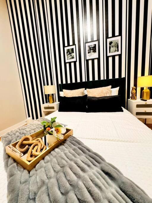 Chic Safari Haven - 2 Bd\2 Ba - Sleeps 8 *