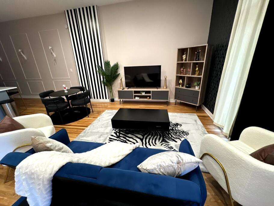 Apartment Chic Safari Haven - 2 Bd\2 Ba - Sleeps 8