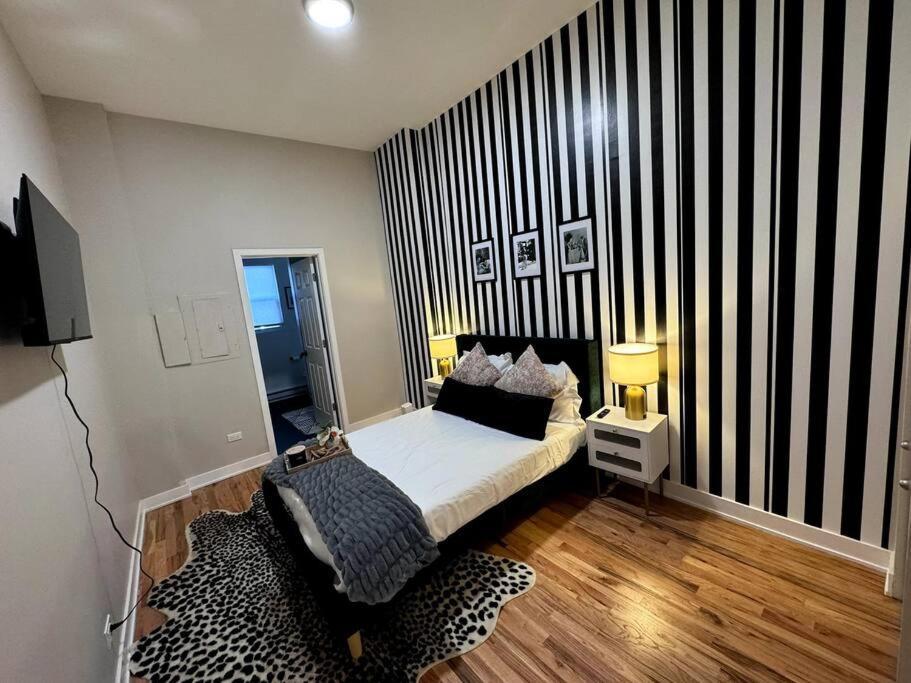 Chic Safari Haven - 2 Bd\2 Ba - Sleeps 8 Chicago