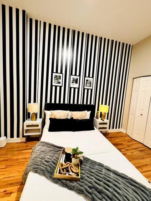 Chic Safari Haven - 2 Bd\2 Ba - Sleeps 8 Apartment *