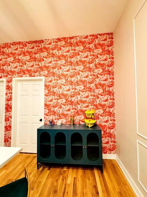 Apartment Chic Safari Haven - 2 Bd\2 Ba - Sleeps 8 Chicago
