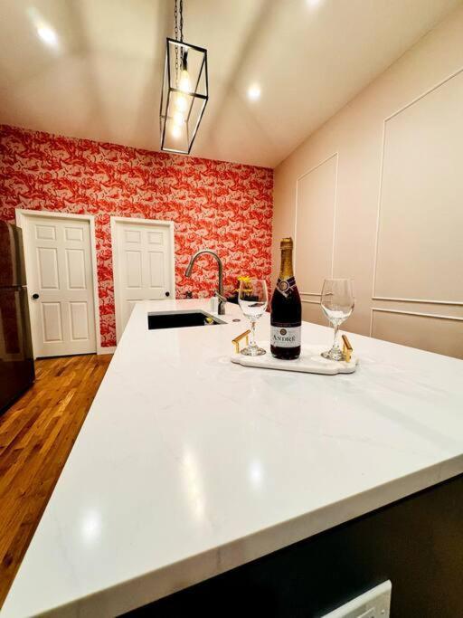Chic Safari Haven - 2 Bd\2 Ba - Sleeps 8 Chicago