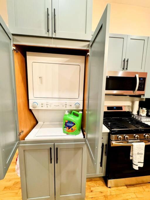 Chic Safari Haven - 2 Bd\2 Ba - Sleeps 8 Apartment