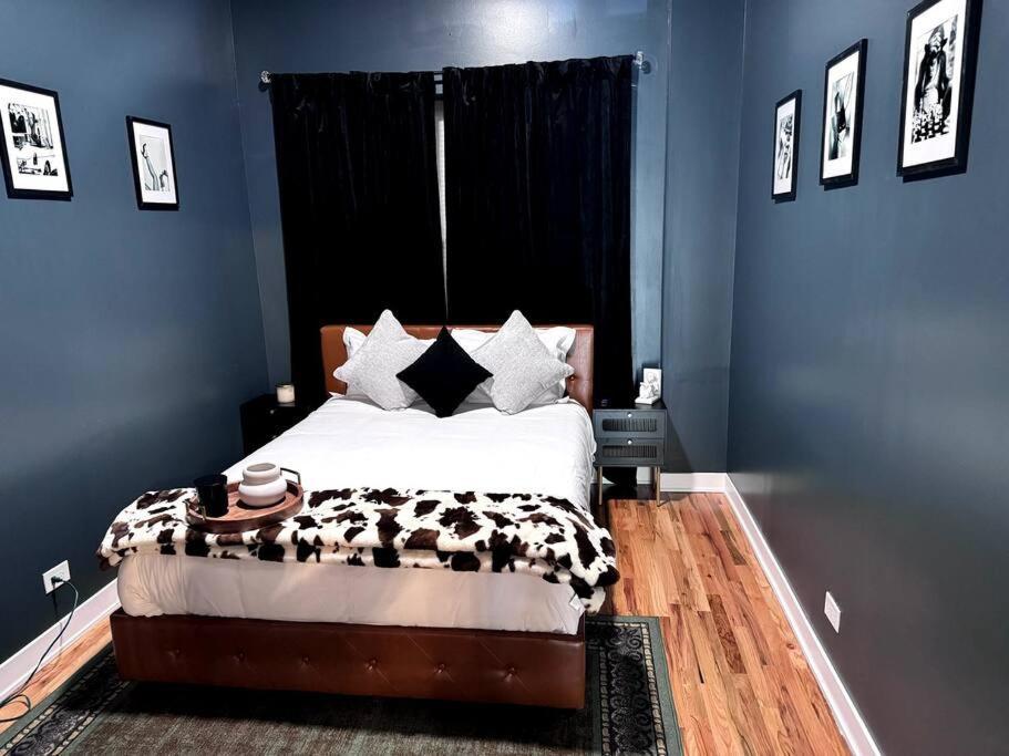 Chic Safari Haven - 2 Bd\2 Ba - Sleeps 8 Apartment *