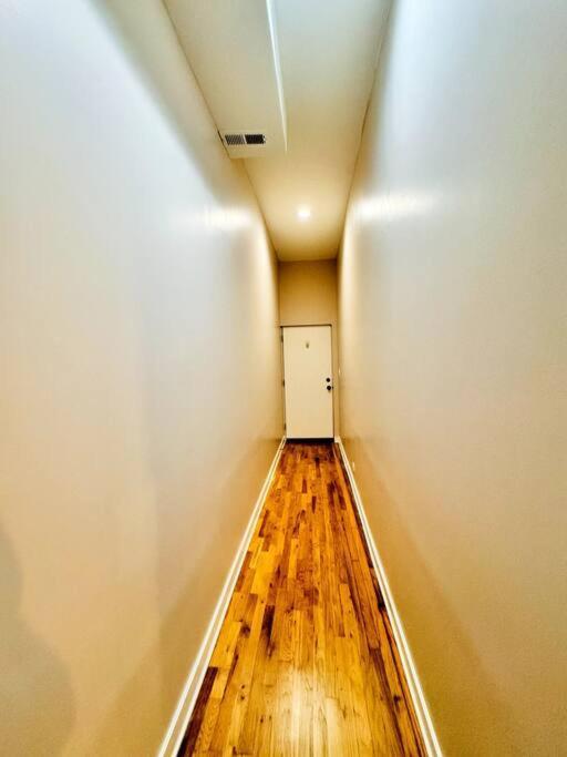 Chic Safari Haven - 2 Bd\2 Ba - Sleeps 8 Apartment Chicago
