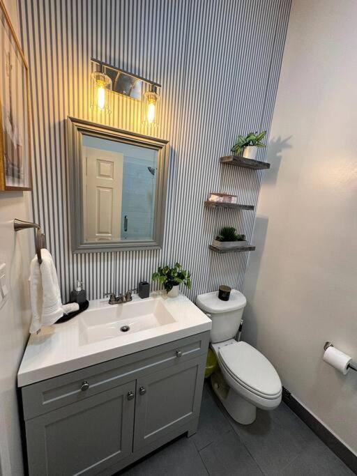 Chic Safari Haven - 2 Bd\2 Ba - Sleeps 8