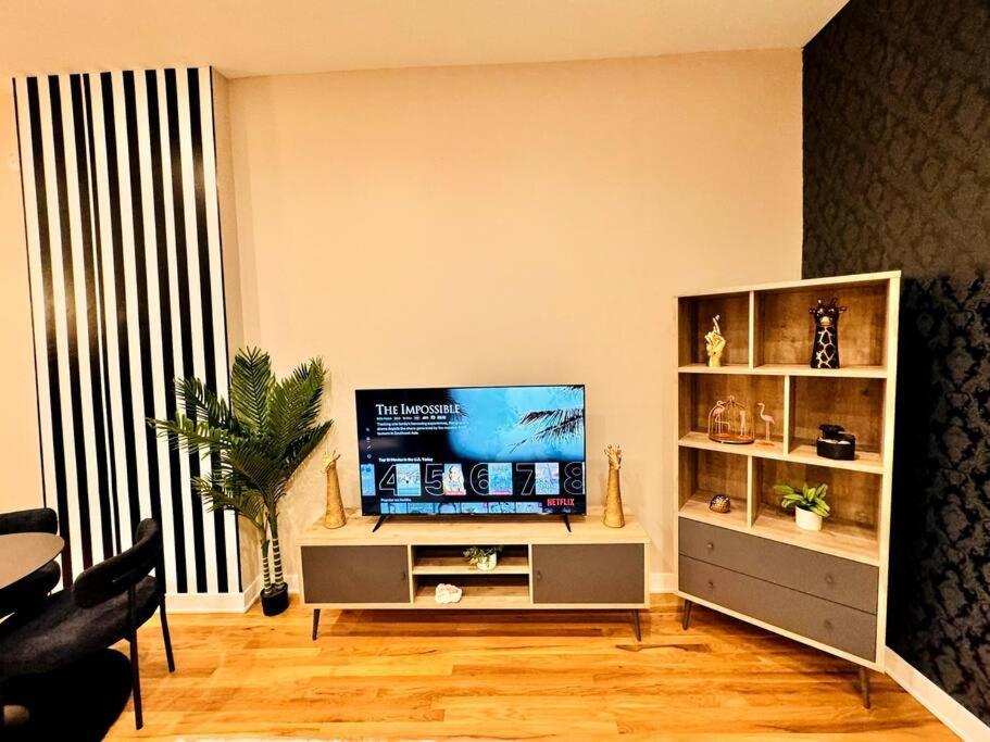 Apartment Chic Safari Haven - 2 Bd\2 Ba - Sleeps 8 *