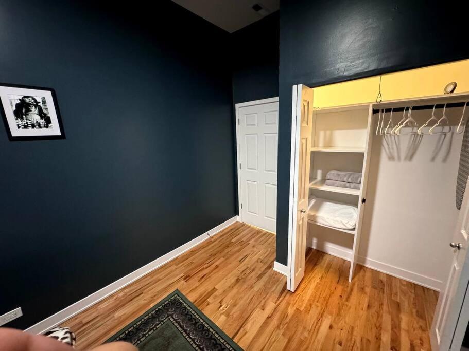 Chic Safari Haven - 2 Bd\2 Ba - Sleeps 8 Apartment