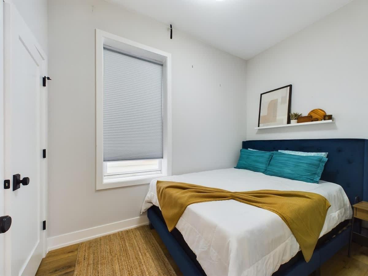 Apartment Chic 2br Top-floor Gem