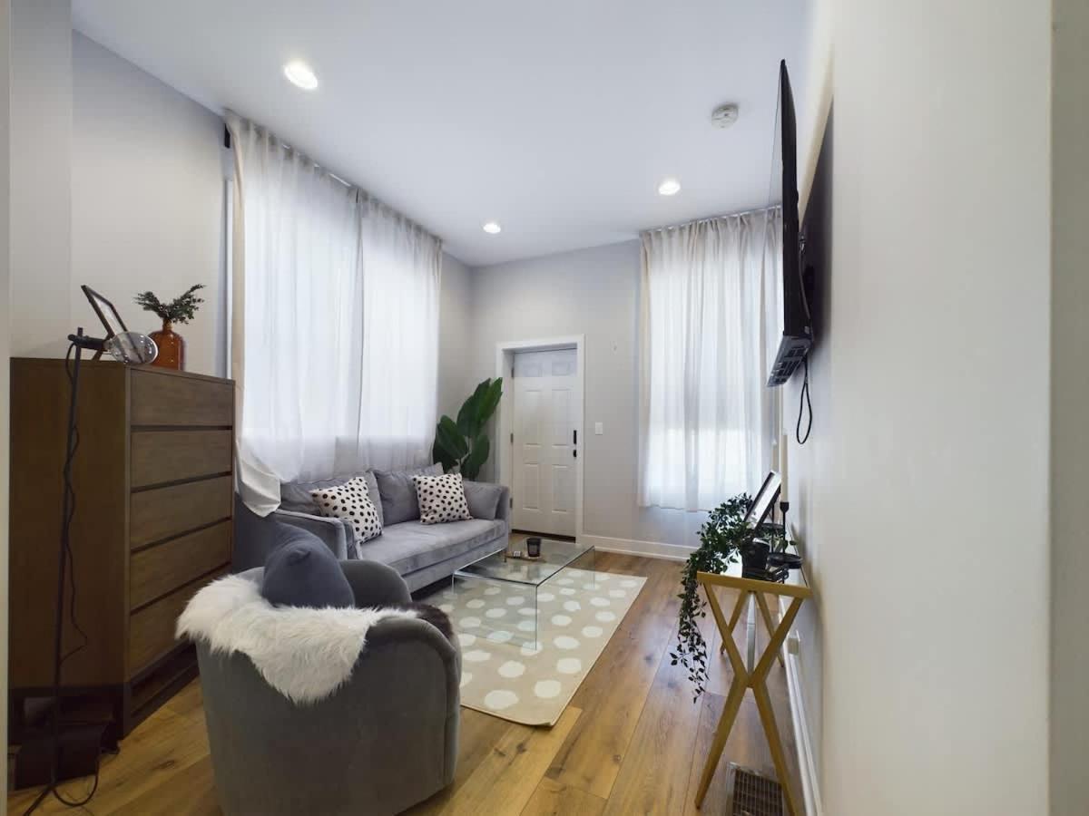 Chic 2br Top-floor Gem Apartment Chicago