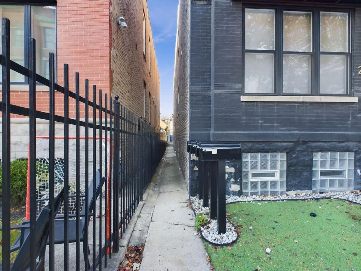 Chic 2br Top-floor Gem Apartment Chicago