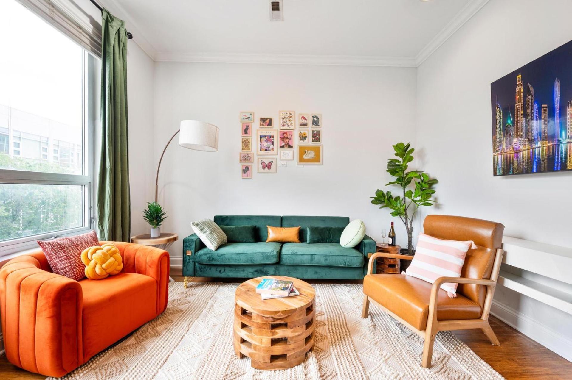 Apartment Balcony Gym 1 Garage Parking Sleeps 10 *