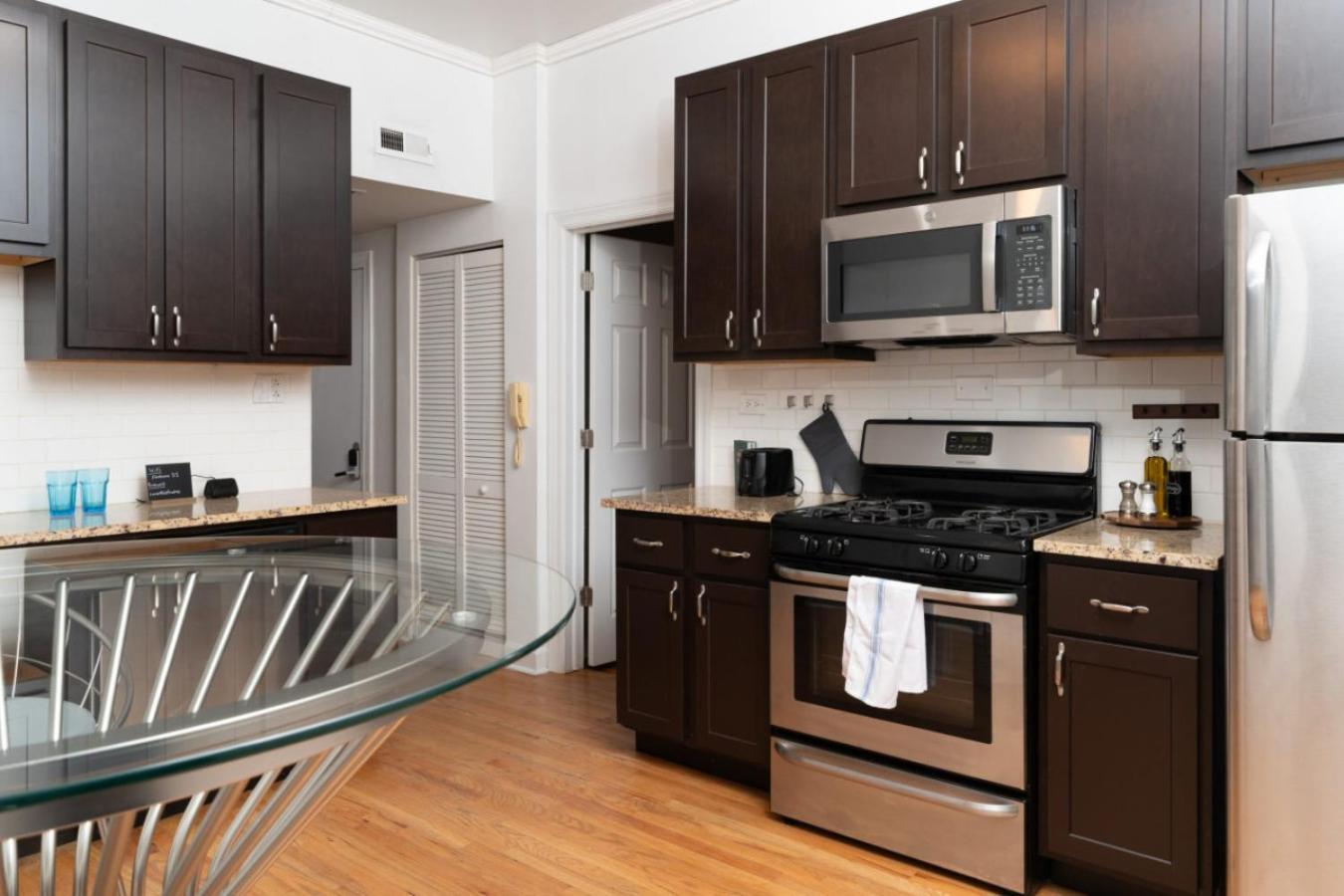 Ukrainian Village 2br Modern D1 * Chicago