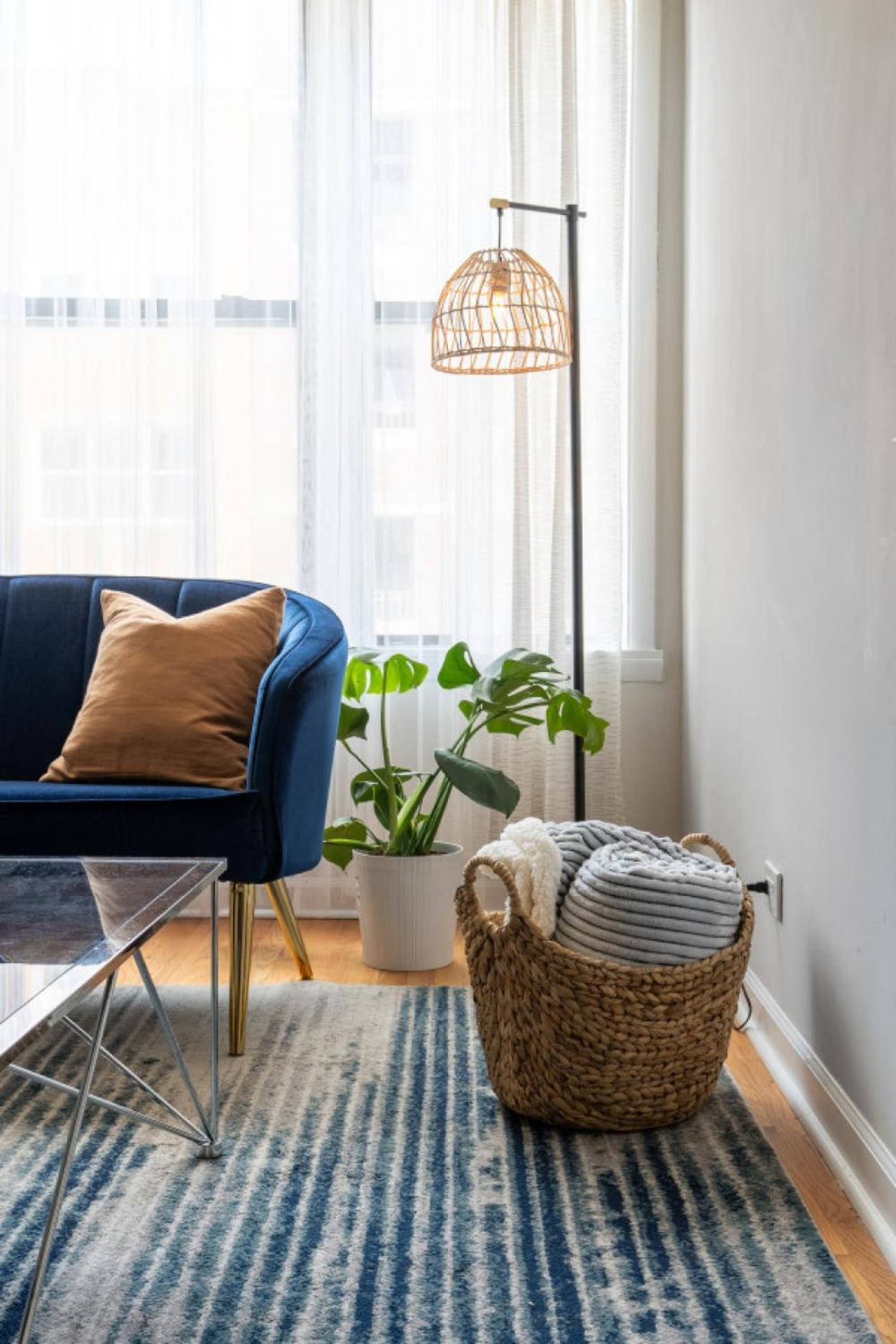 Apartment Ukrainian Village 2br Modern D1