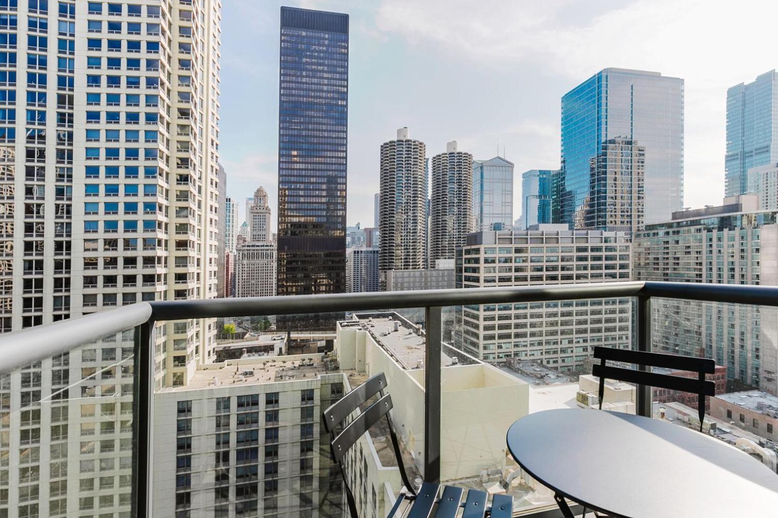 Blueground River North Pool Doorman Wd Chi-1092