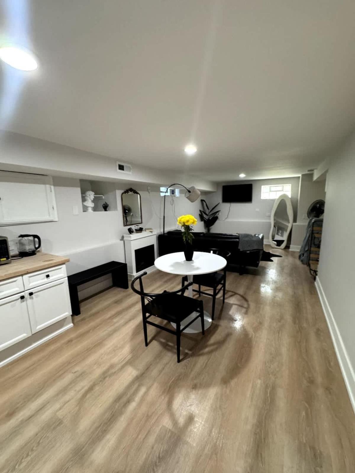 Apartment Budget-friendly Getaway Chicago