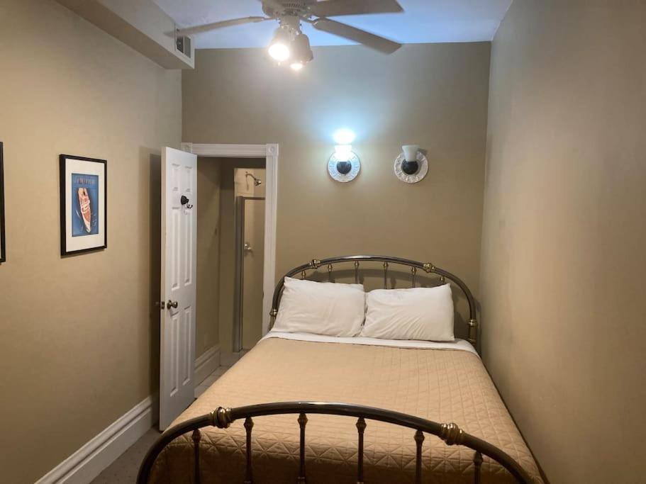 Queen Bed With Private Ensuite Bathroom In Lakeview - 3d Bed & Breakfast Chicago