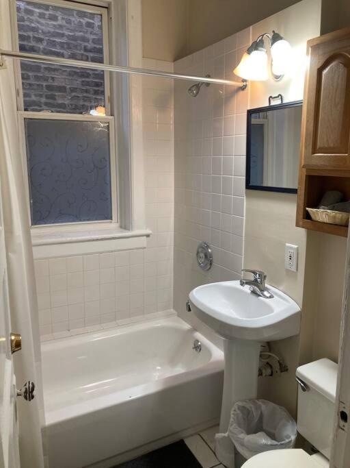 Large With King Bed In The Lakeview - 3a Bed & Breakfast *