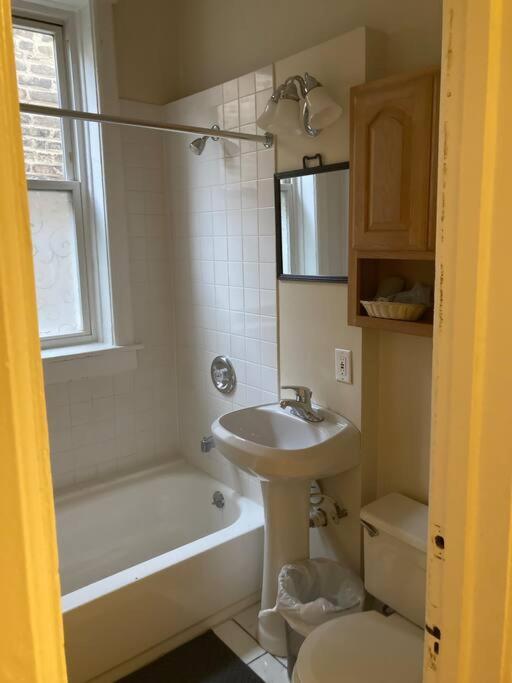 Large With King Bed In The Lakeview - 3a
