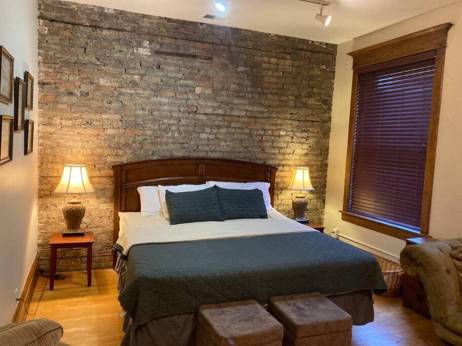 Large With King Bed In The Lakeview - 3a Bed & Breakfast *