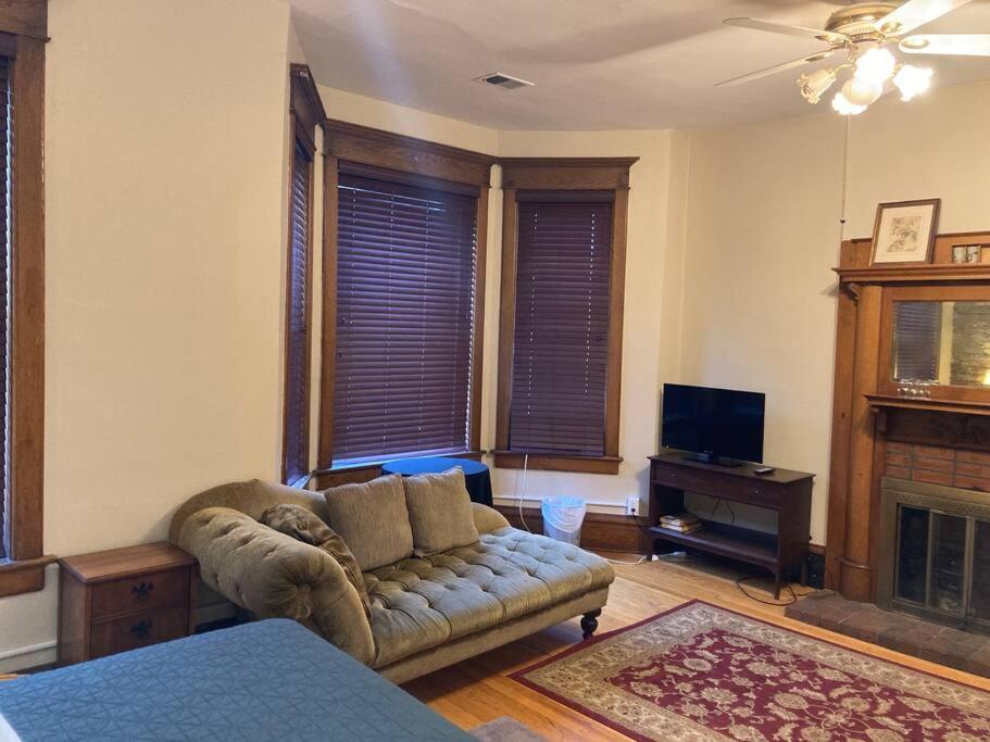 Bed & Breakfast Large With King Bed In The Lakeview - 3a Chicago
