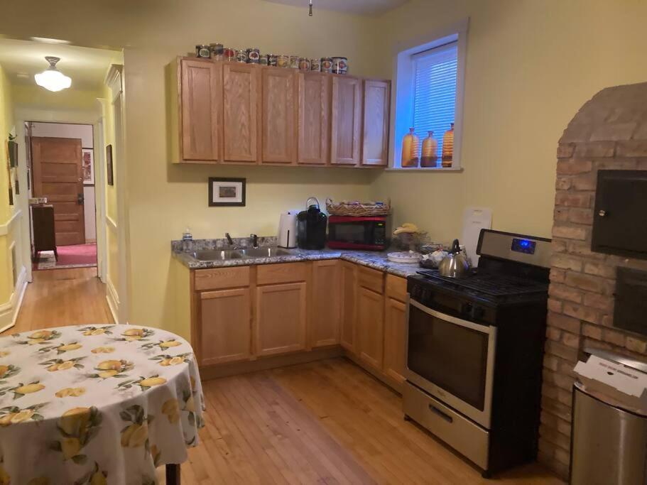 Large With King Bed In The Lakeview - 3a *