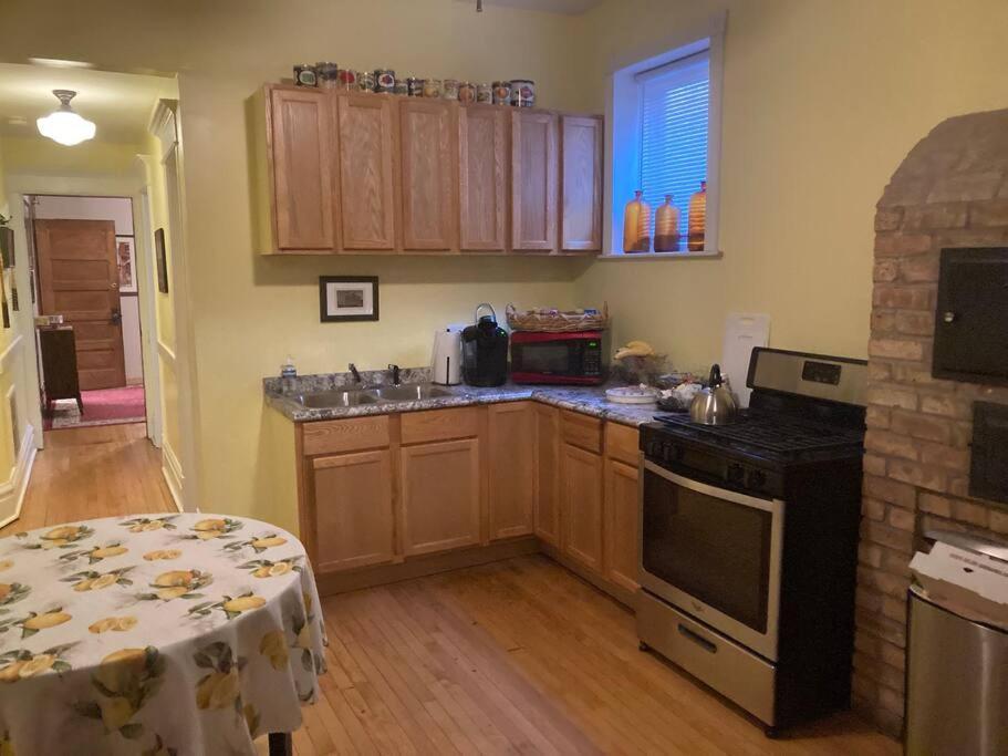 Large With King Bed In The Lakeview - 3a