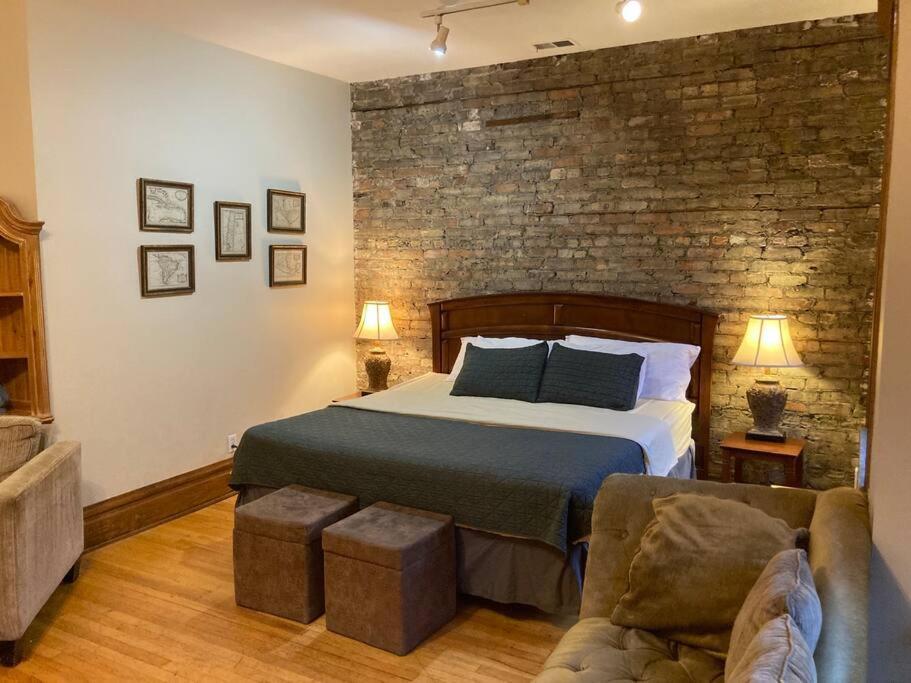Bed & Breakfast Large With King Bed In The Lakeview - 3a