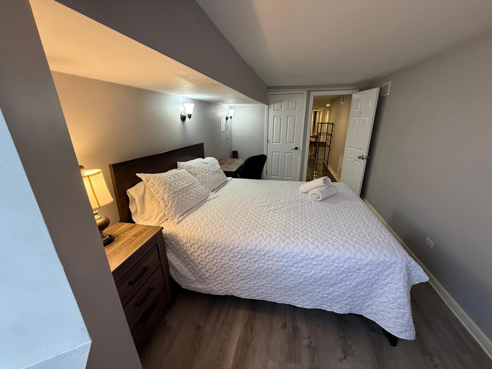 Close To Downtown - Free Parking *