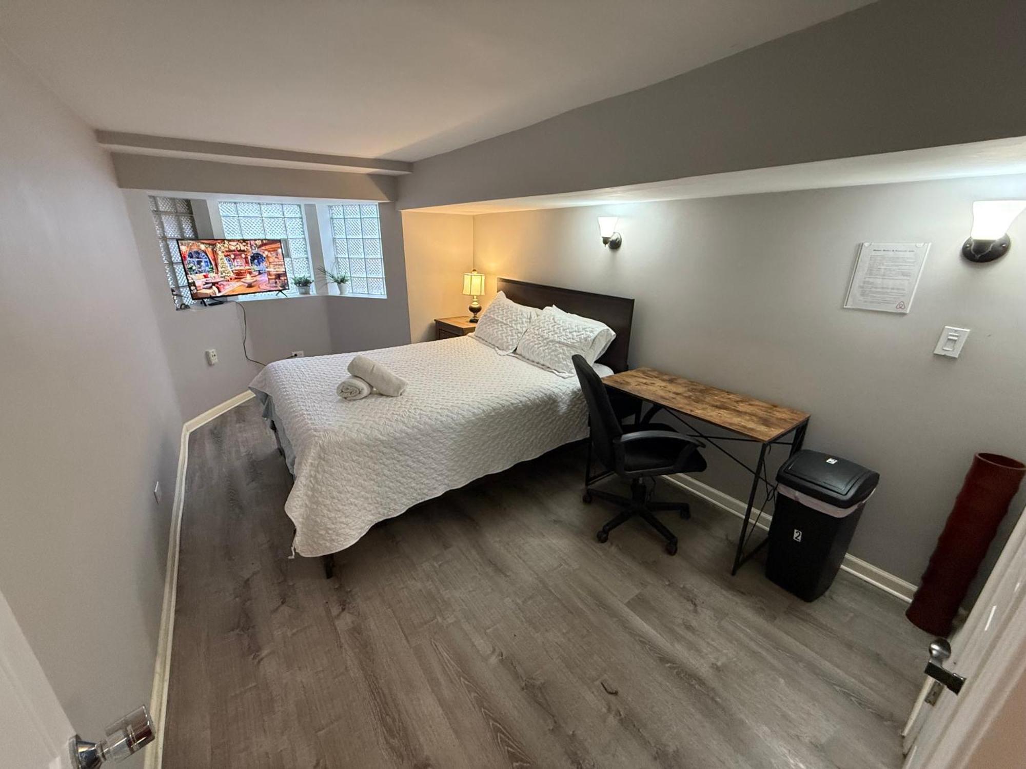 Homestay Close To Downtown - Free Parking *