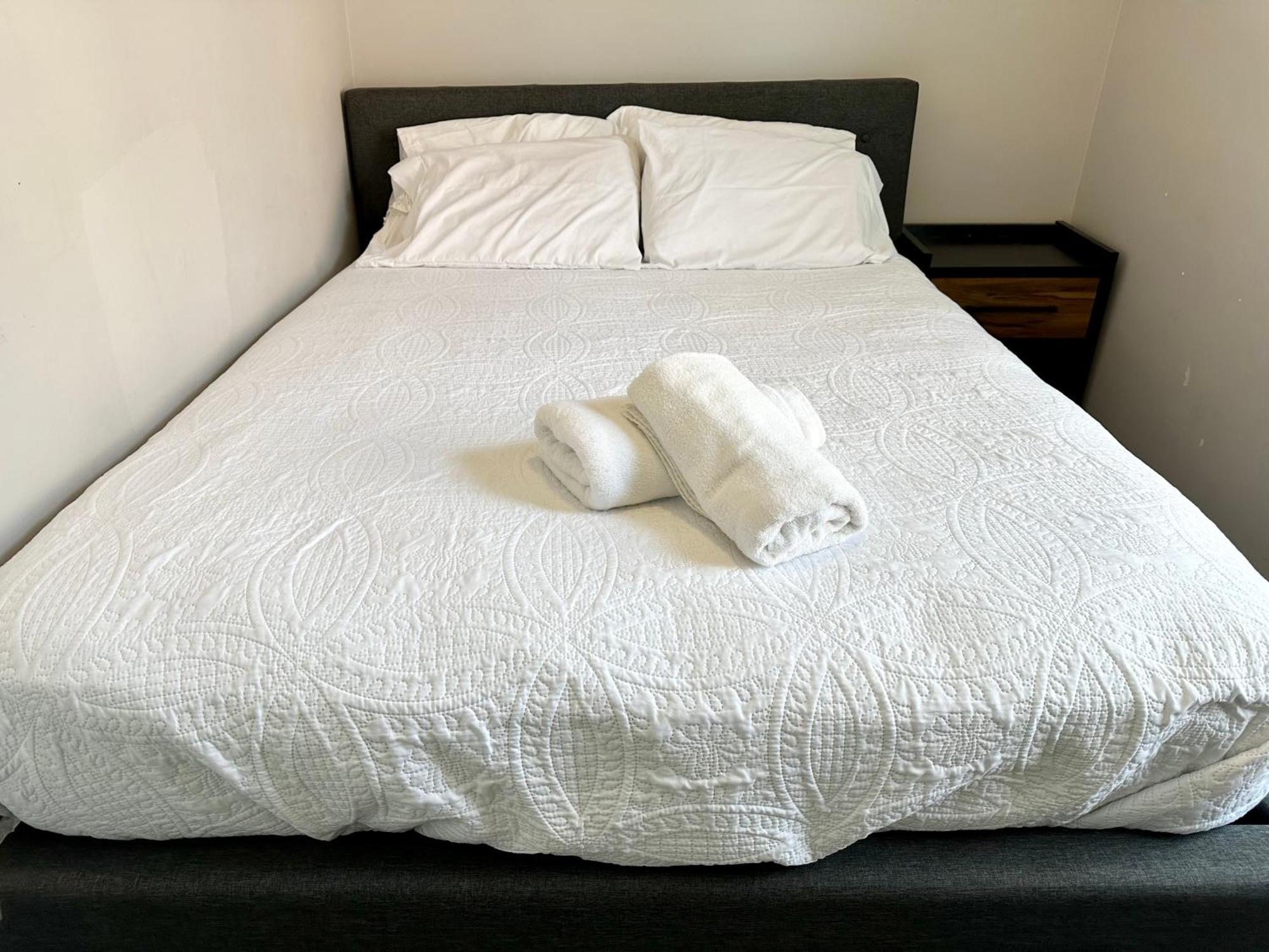 Quarto em Acomodações Particulares Wonderful Close To Downtown - Free Parking *