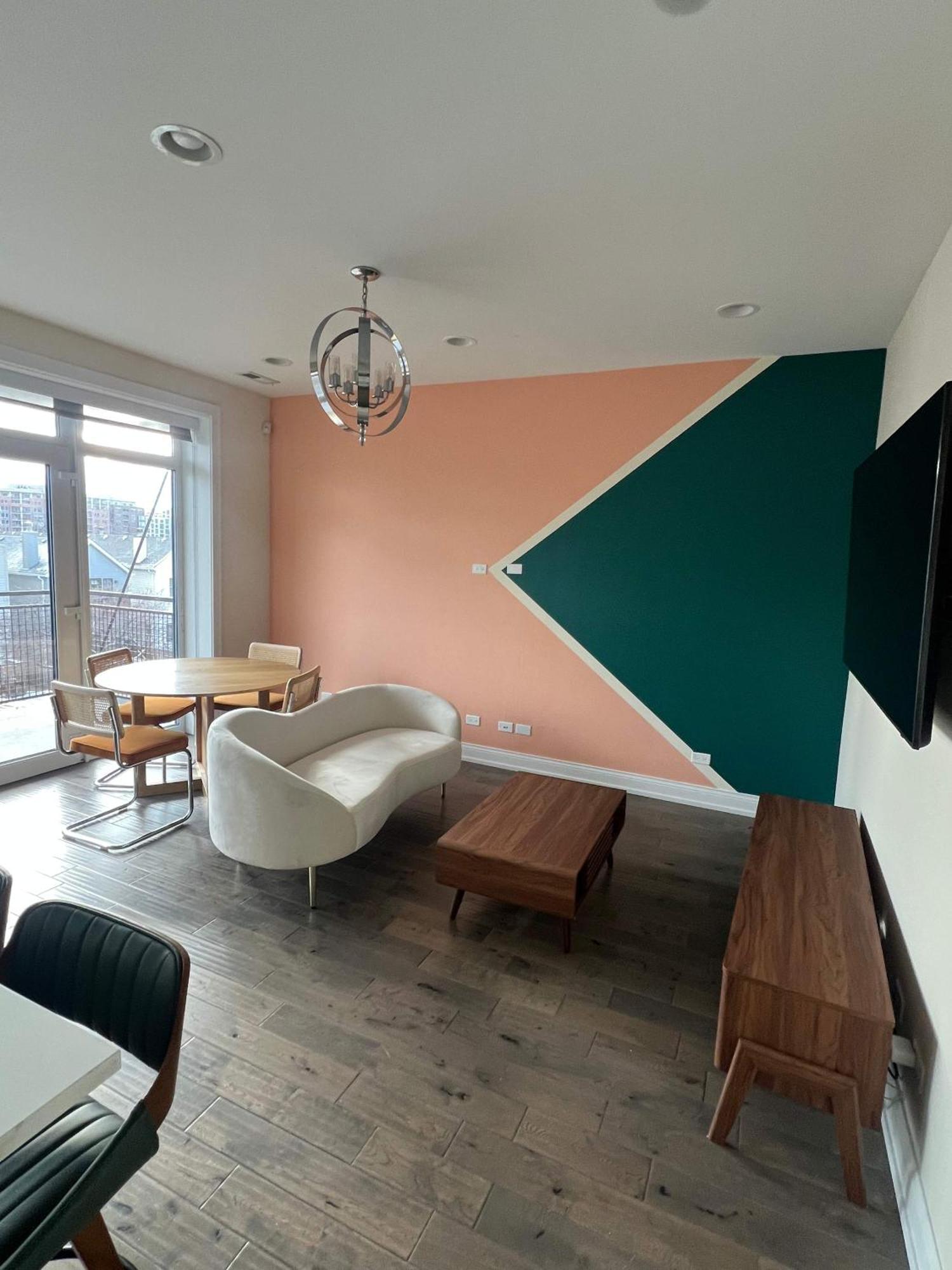 Designer 1 Free Parking Apartment