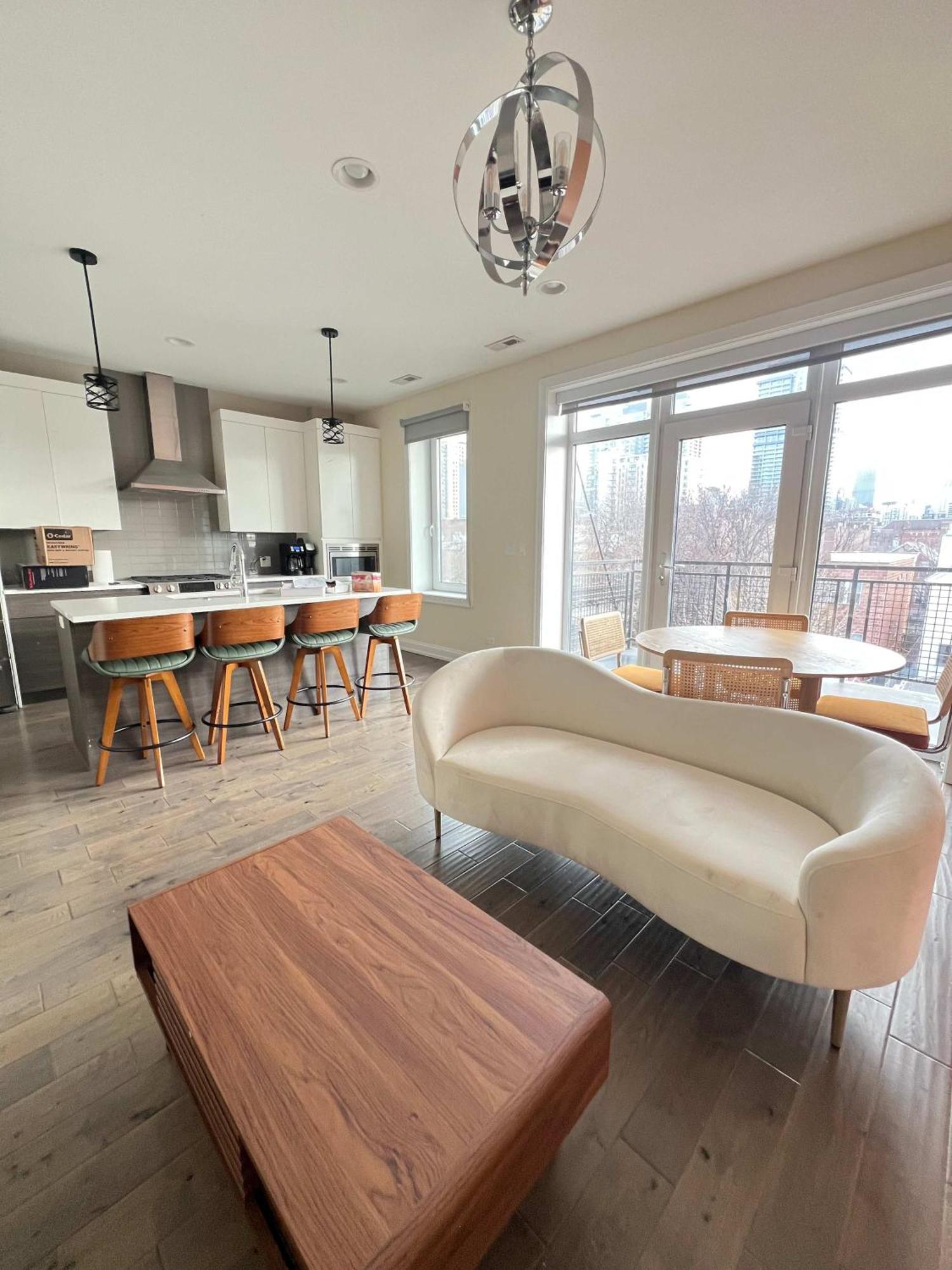 Apartment Designer 1 Free Parking Chicago