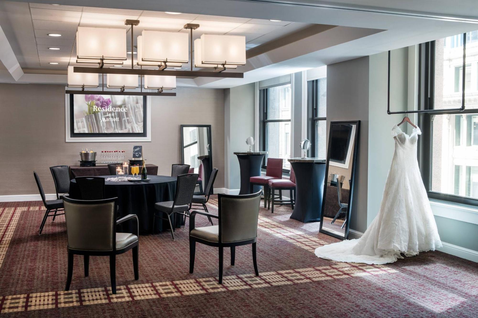 Hotel By Marriott Downtown/loop 3*