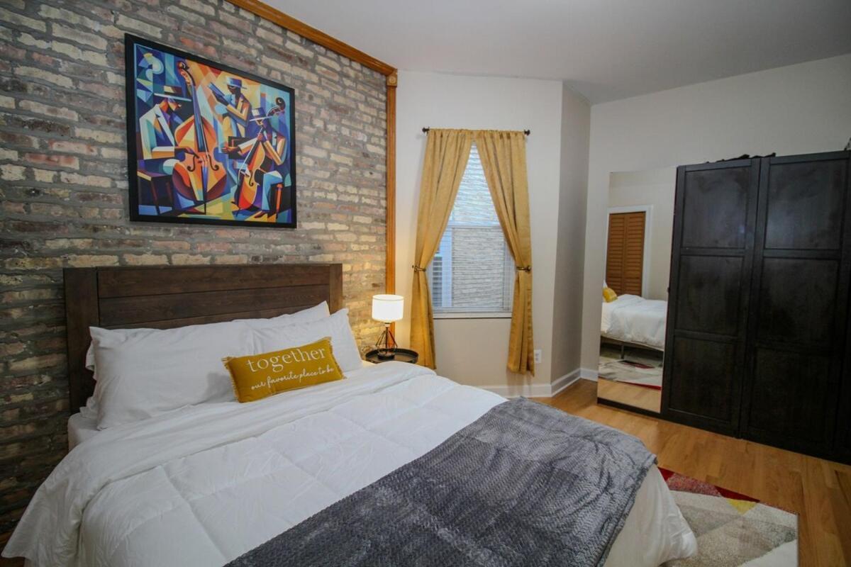 Apartment Queen Beds, Long Stay, Garage Parking, Near Train