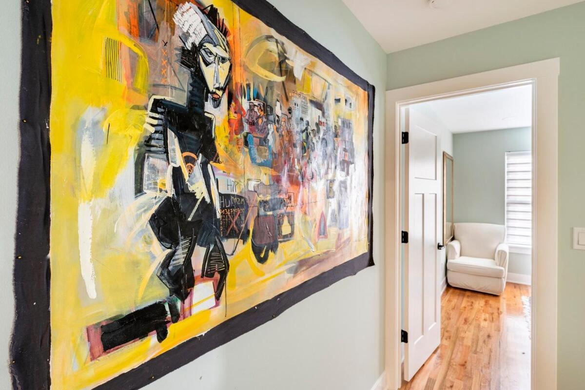 Modern Townhouse With Contemporary African Art Casa de Férias Chicago
