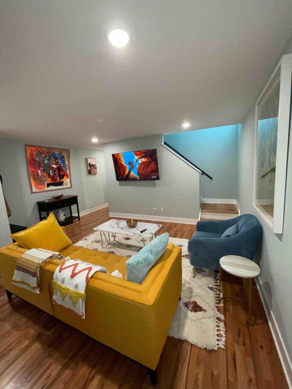 Modern Townhouse With Contemporary African Art Casa de Férias Chicago