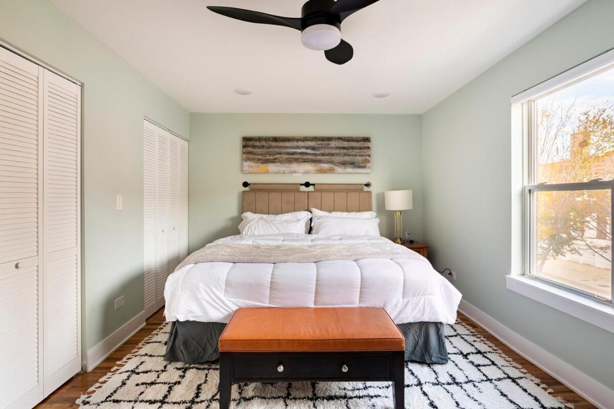 Modern Townhouse With Contemporary African Art Casa de Férias Chicago