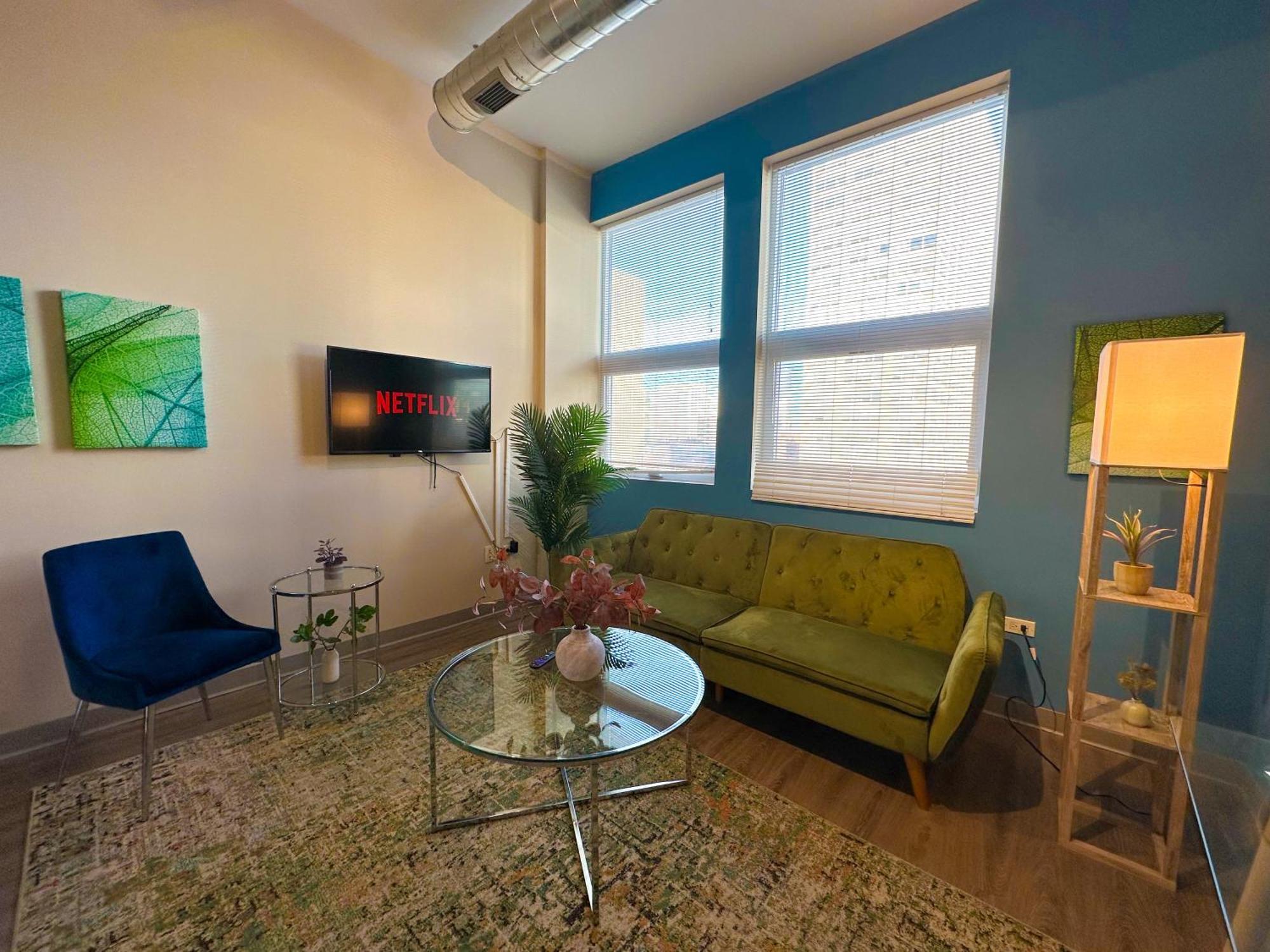 Mccormick Place 2br-2ba With Optional Parking, Patio, Gym Access For 6 Guests * Chicago