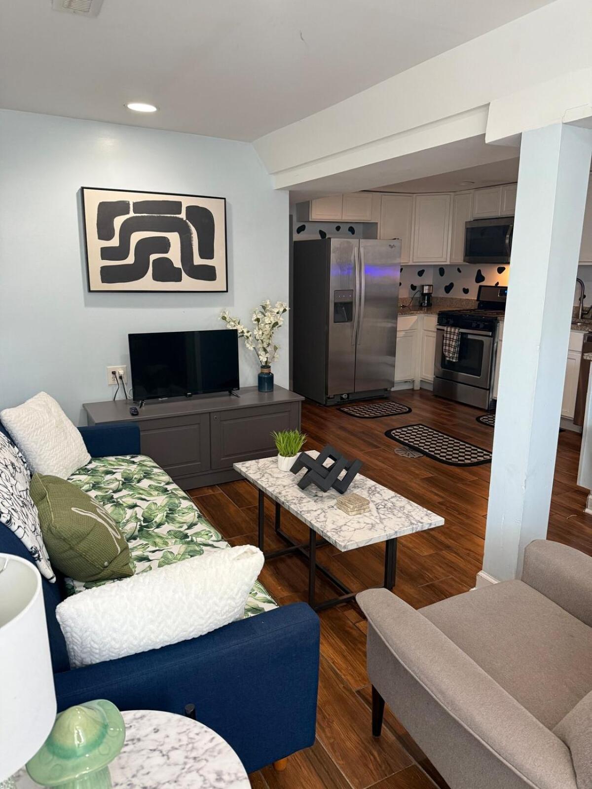 & Comfy 2 Bedroom I West Loop I Free Parking O Apartment *
