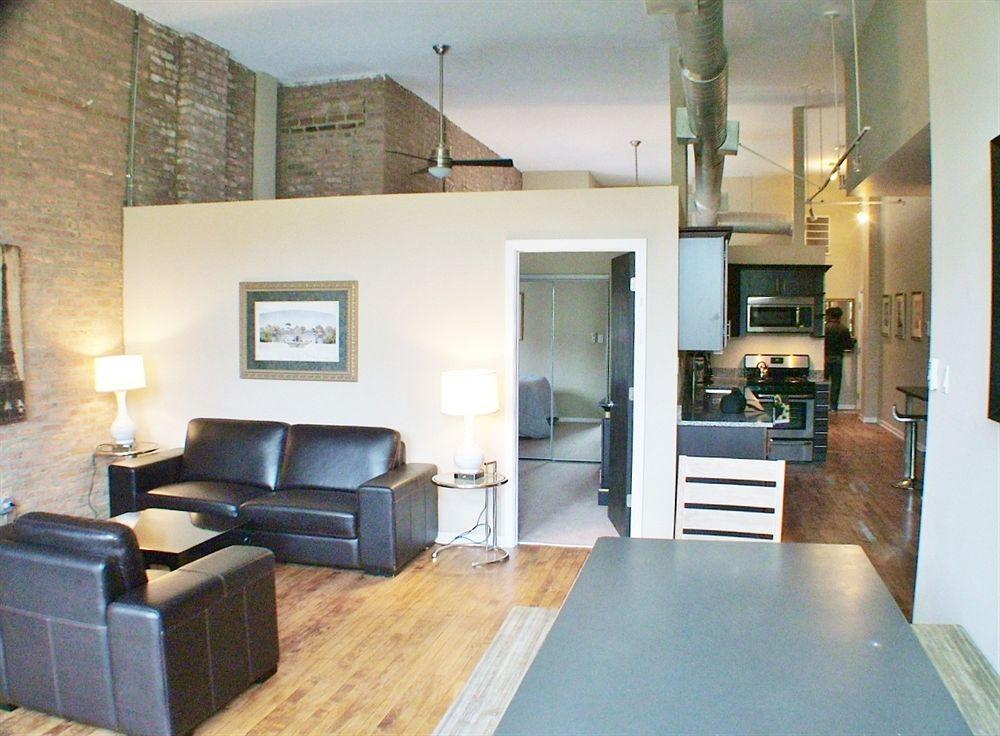 Wicker Park Bathhouse Apartment *