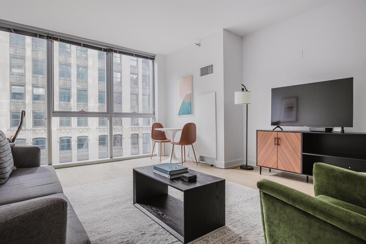 Blueground The Loop Pool Ac Nr Park Chi-1188